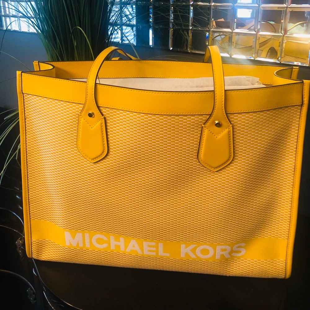 🔥NWT🔥Michael Kors large tote w/ dust bag
